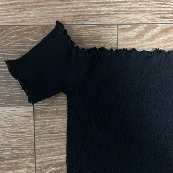 Black off the shoulder stretchy top - Picture 2 of 2